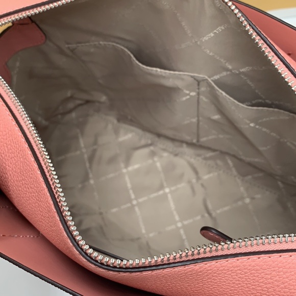 MICHAEL KORS MERCER MEDIUM TOP ZIP BELTED SATCHEL PRIMROSE VANILLA SIGNATURE - Picture 13 of 16